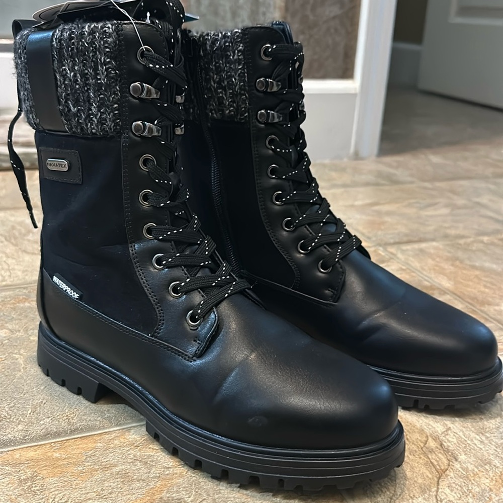 Navatex Tipper OC Ice Grip System, waterproof Heat-Mx inside to keep feet warm.